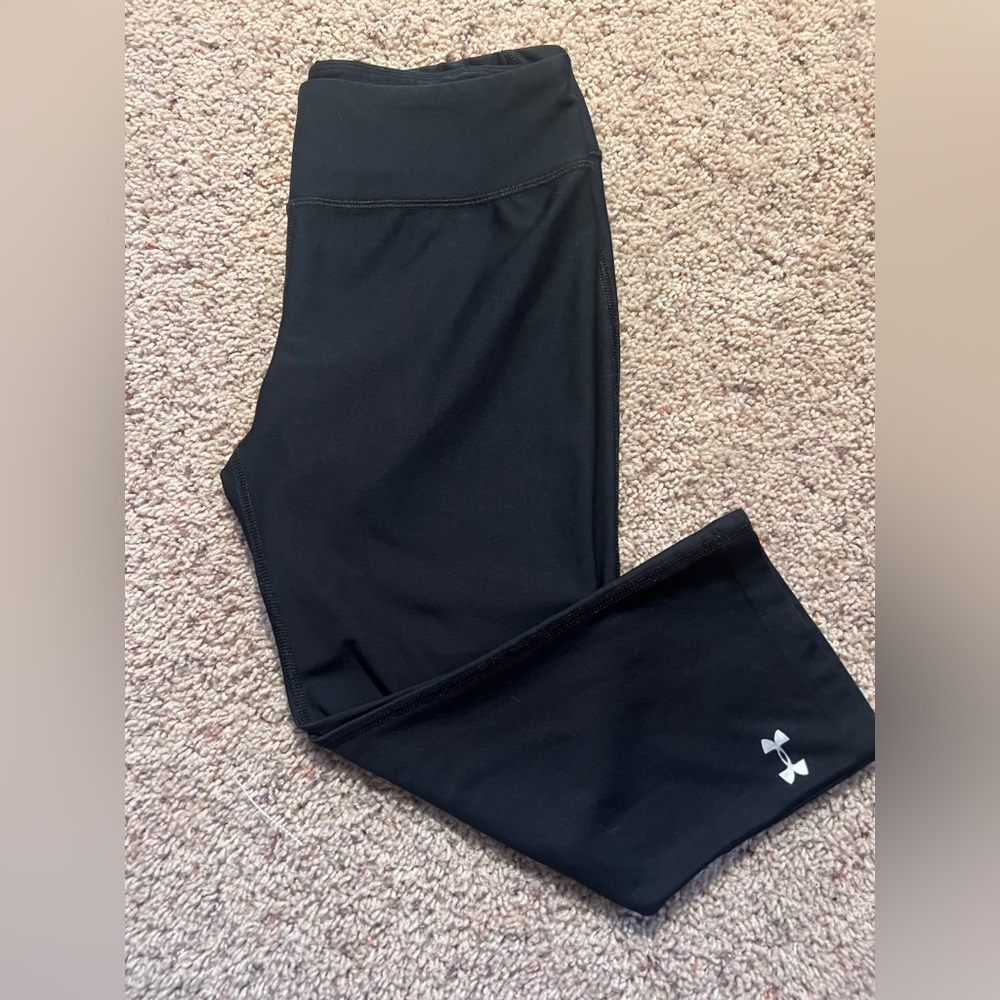 Under Armour cropped black leggings